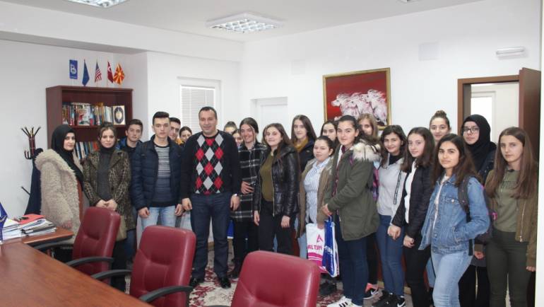 Kryetаri I komunës së Sarajit Blerim Bexheti sot priti në vizitë nxënësit e Shkollës së Mesme Saraj.