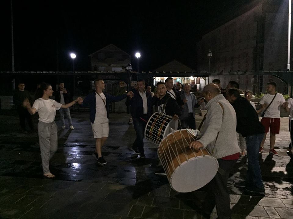 Kryetari Bexheti përcjell SHKA “Drita e Dervenit”, për në festival në Turqi