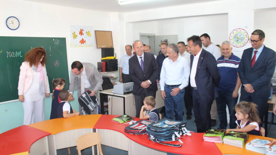 Kryetari i Sarajit Bexheti dhe ministri Arsimit dhe Shkencës  Arbër Ademi vizituan shkollën fillore periferike Dituria në Lubinë