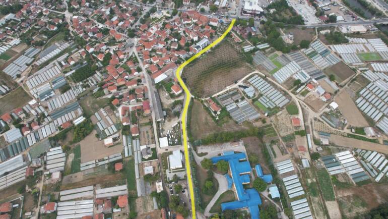 Fillon rekosntruimi i tërësishëm i rrugës Liria (nr.1) në Saraj, gjegjësisht rrugës për tek Qendra rekreative.