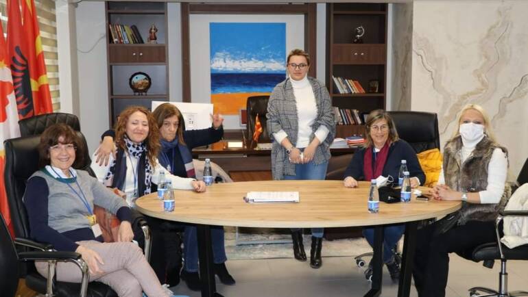 Sot në hapësirat e komunës së Sarajit, znj. Miranda Rameti priti në vizitë përfaqësues nga shkollat e mesme nga Portugalia, Italia, Rumunia dhe Turqia.