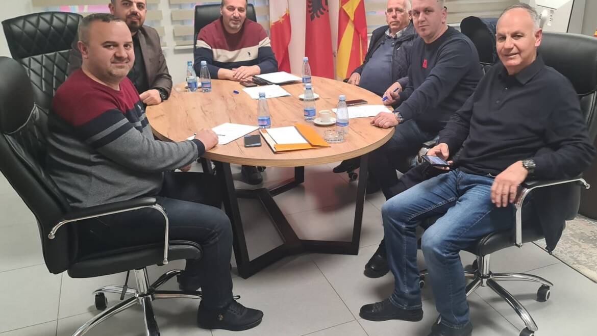 Денеска заедно со претседателот на Советот на општина Сарај, г-дин Мухамед Рамадани, остваривме средба со потесното раководство на Месната заедница на Радуша.