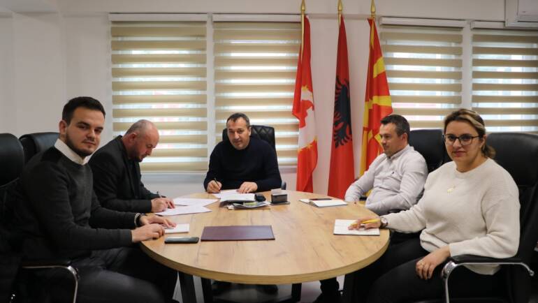 Komuna e Sarajit nënshkruan memorandum bashkëpunimi me Qendrën për Zhvillim Arsimor dhe Kulturor “RACIO”.