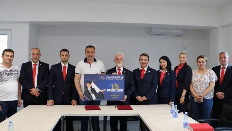 Komuna e Sarajit nënshkruan memorandum bashkëpunimi me Univerzitetin për turizëm dhe menaxhment në Shkup dhe pranon 15 bursa për vitin akademik 2022/2023 në dispozicion të komunës.