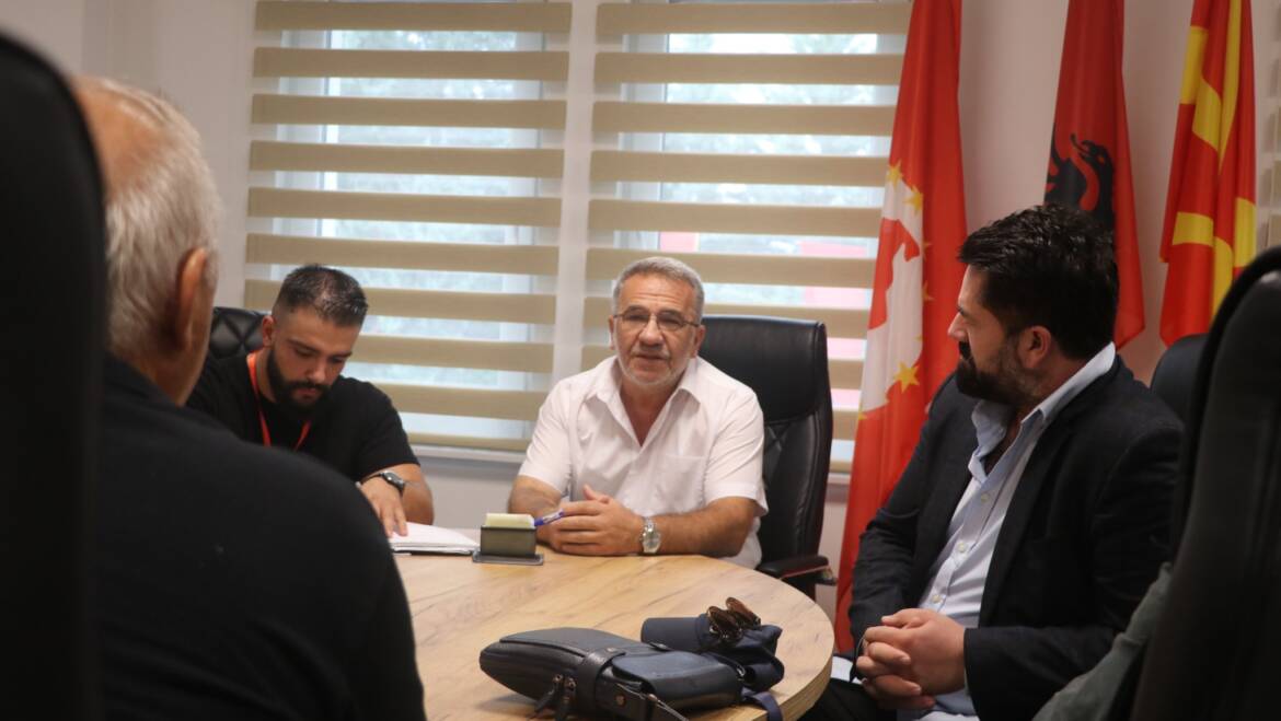 Претставникот на општина Сарај г-дин Џелал Јакупи му посака добредојде на претседавачот на ШКА „Шќипоњат“ г. Февзи Хебипи