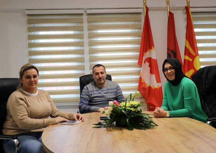 Градоначалникот г.Блерим Беџети ја пречека на средба Претседателката на Здружението за афирмација на жените во Скопје, г-ѓа. Ајгил Сулејман.