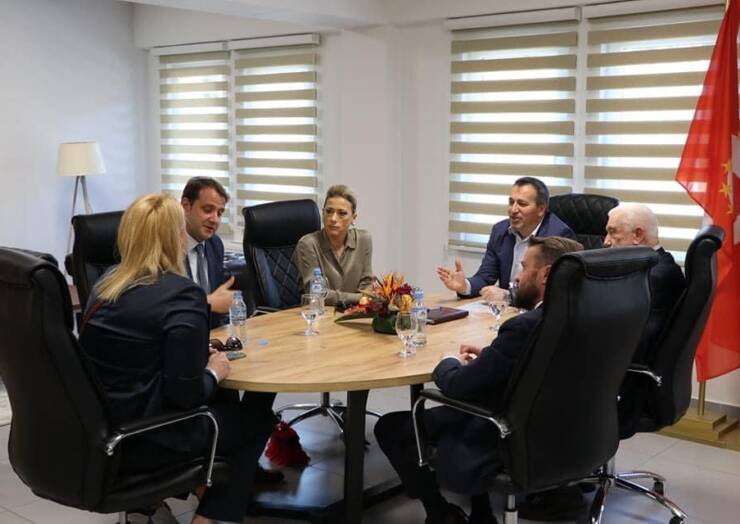Градоначалникот Блерим Беџети денеска во просториите на општина Сараj ги пречека амбасадорката на Република Црна Гора, амбасадорот на Албанија и амбасадорот на Косово во Северна Македонија