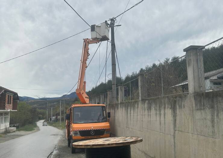 🔌Komuna e Sarajit në bashkëpunim me EVN ka filluar me rekonstruimin e rrjetit të energjisë elektrike dhe dislokimin e orëmatësve elektrik në vendbanimin Sfillare e Poshtme.