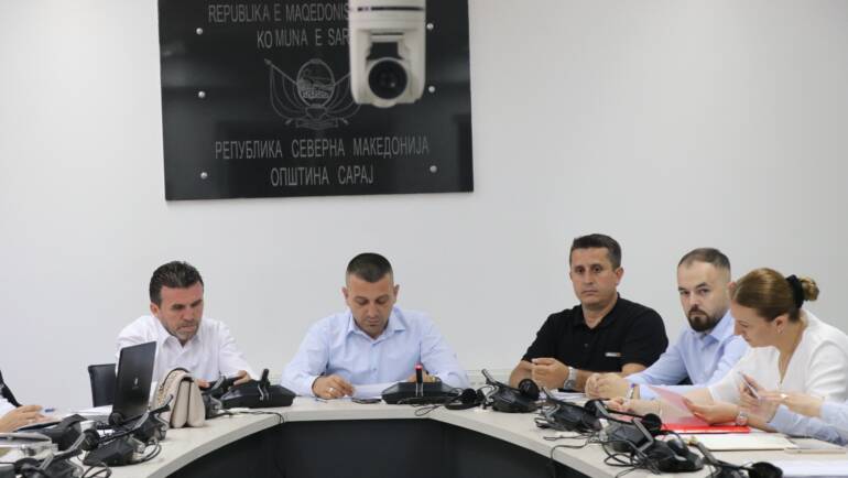 Sot në mbledhjen e 25-të të këshillit komunal si pikë e rëndësishme u miratua programa për kontrollin e popullimit së qenve të pastrehë në territorin e Komunës së Sarajit në vitin 2024 dhe 2025